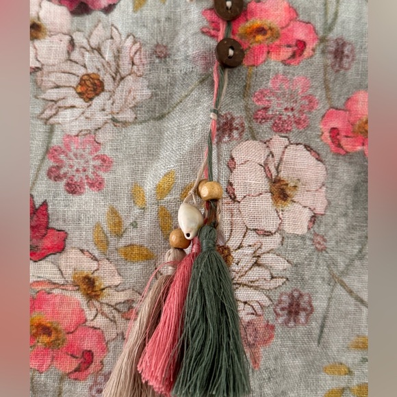 Linen& Linens Assymetrical Hem Floral Tunic - Picture 8 of 16